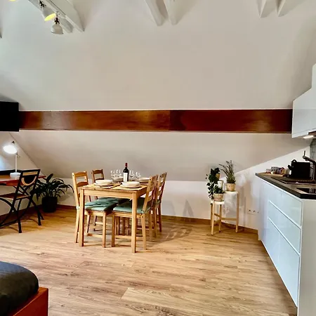 Dlouha Apartment *